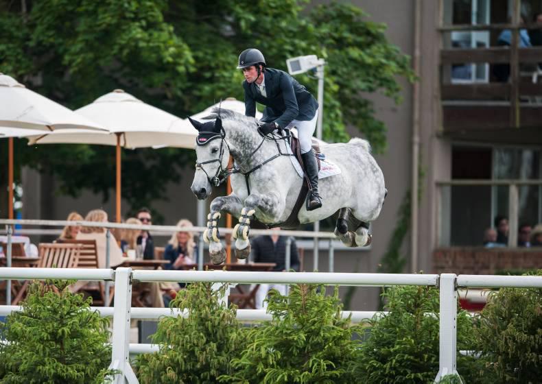 David Simpson beats all to win