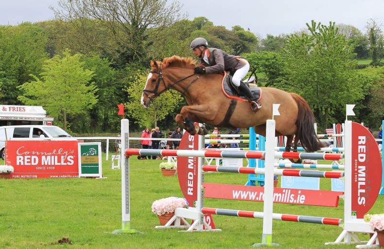 Connors closes the gap on Beecher